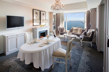 Suite, 1 Bedroom, Club Lounge Access, Bay View (Dining Area)