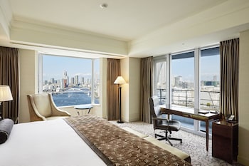Junior Suite, 1 King Bed, Club Lounge Access, River View