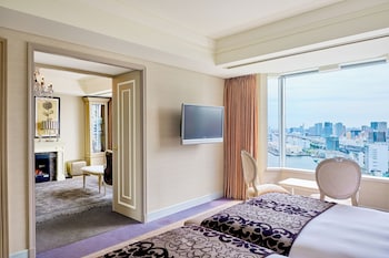 Suite, 1 Bedroom, Club Lounge Access, Bay View (Dining Area)