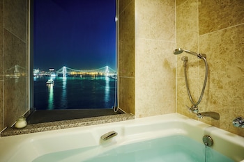 Premium Room, 1 King Bed, Bay View