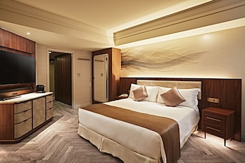 Junior Suite, 1 King Bed, Club Lounge Access, River View (Japanese)