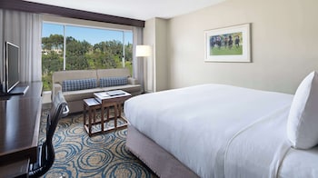 King Bed Pool View
