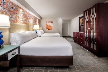 Pyramid Premier Two Queen Room