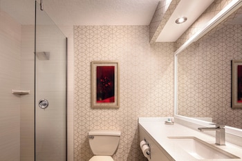 Pyramid Premier Two Queen Room