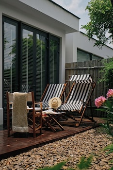 Villa, 1 King Bed (Garden)