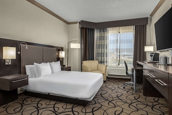 Room, 1 Queen Bed, Accessible (Roll-In Shower, Mobility & Hearing)