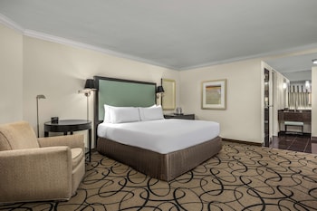 Room, 1 King Bed, Corner (Stylin')