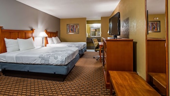 Standard Room, 2 Double Beds, Non Smoking, Jetted Tub