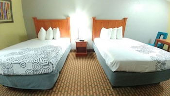 Standard Room, 2 Double Beds, Non Smoking, Jetted Tub