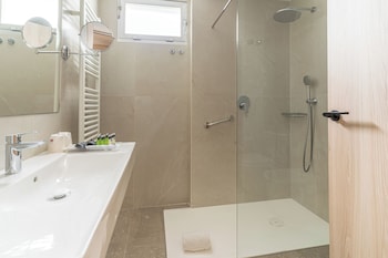 Twin Room (Interior next to the lift)