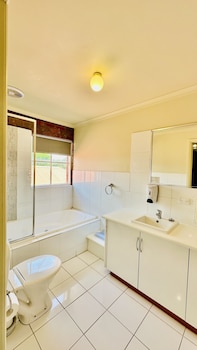 King Room with Spa Bath
