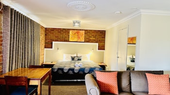 King Room with Spa Bath