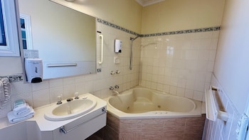 King Room with Spa Bath