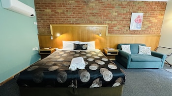 Queen room with Spa Bath
