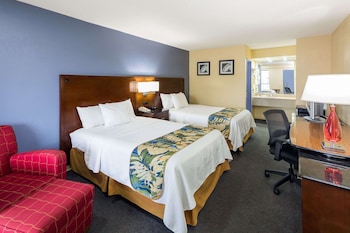 Double Room, 2 Double Beds, Smoking (Pet-friendly)