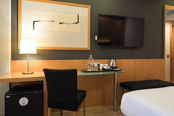 Double Room Single Use, Pool View (Parking Included)