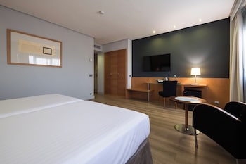 Double Room Single Use, Pool View