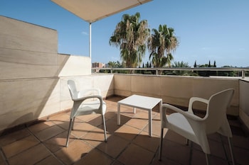 Family Room, Terrace (2A + 2C)