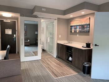 Suite, 1 Queen Bed with Sofa bed