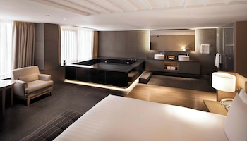 [The Oasis Summer PKG] Banyan Pool Deluxe +Breakfast for 2 +Oasis Outdoor& Indoor Pool&Fitness for 2