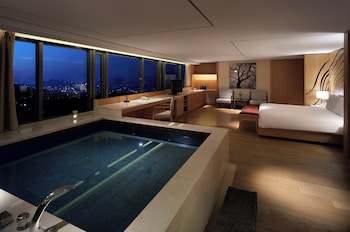 [The Oasis Summer PKG] Premier Pool Namsan View +Breakfast &Outdoor Pool &Indoor Pool &Fitness for 2