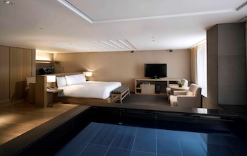[The Oasis Summer PKG] Banyan Pool Deluxe +Breakfast for 2 +Oasis Outdoor& Indoor Pool&Fitness for 2