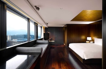 [The Oasis Summer PKG] Premier Pool Namsan View Suite +Breakfast &Outdoor&Indoor Pool &Fitness for 2