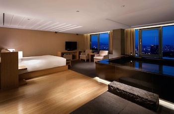 [The Oasis Summer PKG] Banyan Pool Deluxe +Breakfast for 2 +Oasis Outdoor& Indoor Pool&Fitness for 2