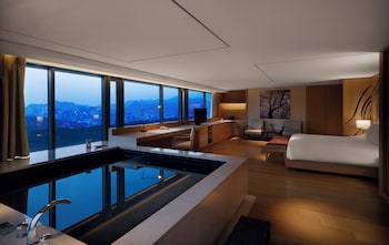 [The Oasis Summer PKG] Premier Pool Namsan View +Breakfast &Outdoor Pool &Indoor Pool &Fitness for 2