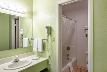 Deluxe Room, 2 Queen Beds, Non Smoking