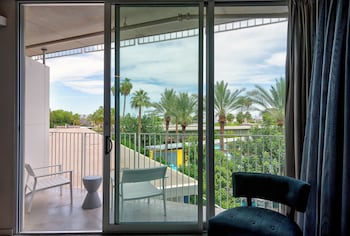 Signature Double Room, Tower