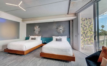 Signature Double Room, Tower