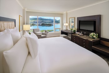 Signature Room, 1 Queen Bed (Harbor and Stanley Park View)