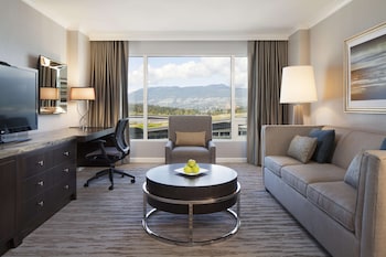 Suite, 1 King Bed with Sofa bed, Harbor View
