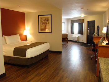 Suite, 1 King Bed with Sofa bed, Non Smoking, Ground Floor (Pet Friendly)