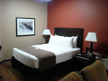Room, 1 Queen Bed, Non Smoking (Efficiency, Pet Friendly)