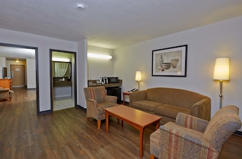 Suite, 1 King Bed with Sofa bed, Non Smoking, Ground Floor (Pet Friendly)