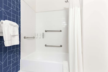Room, 1 King Bed, Accessible, Bathtub (Mobility)