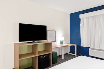 Room, 1 King Bed, Accessible, Bathtub (Mobility)