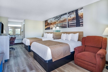 Room, 2 Queen Beds, Smoking