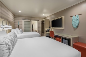 Standard Room, 2 Queen Beds, Accessible, Non Smoking (Roll-In Shower)