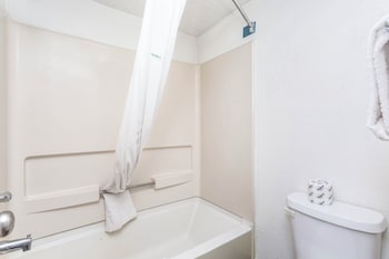 Room, 1 King Bed, Smoking, Jetted Tub