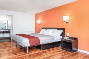 Room, 1 King Bed, Smoking