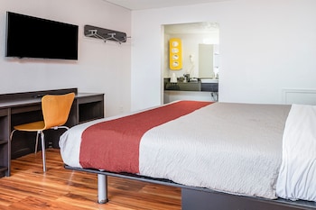 Room, 1 King Bed, Smoking