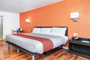 Room, 1 King Bed, Accessible Bathtub, Smoking