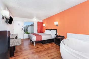 Room, 1 King Bed, Smoking, Jetted Tub