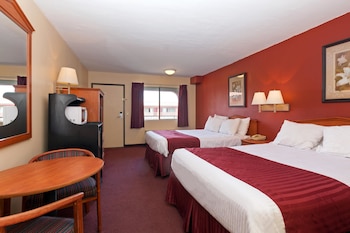 Deluxe Room, 2 Queen Beds, Smoking
