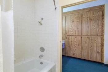 Family Suite, Non Smoking (1 Queen, 2 Double Beds)