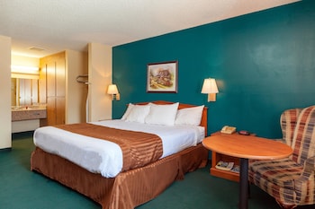 Family Suite, Non Smoking (1 Queen, 2 Double Beds)