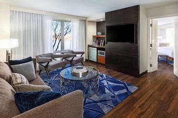 Suite, 1 King Bed, River View